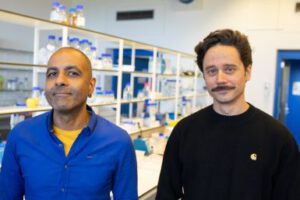 Tuncay Baubec en Richard Cardoso da Silva, ontwikkelaars van de DNA-reparatiesensor